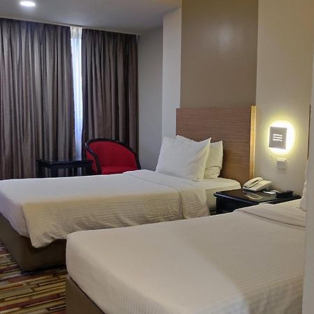 Harbour View Hotel Kuching Extérieur photo