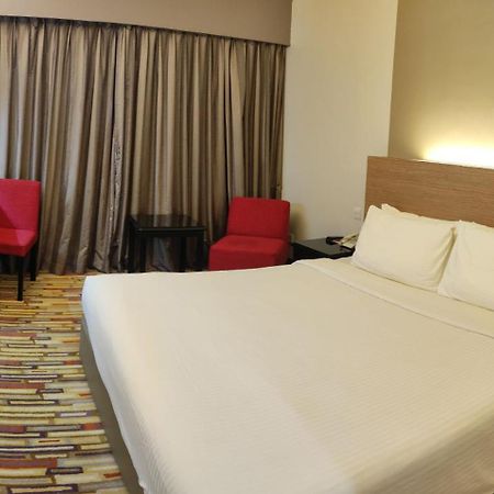 Harbour View Hotel Kuching Extérieur photo