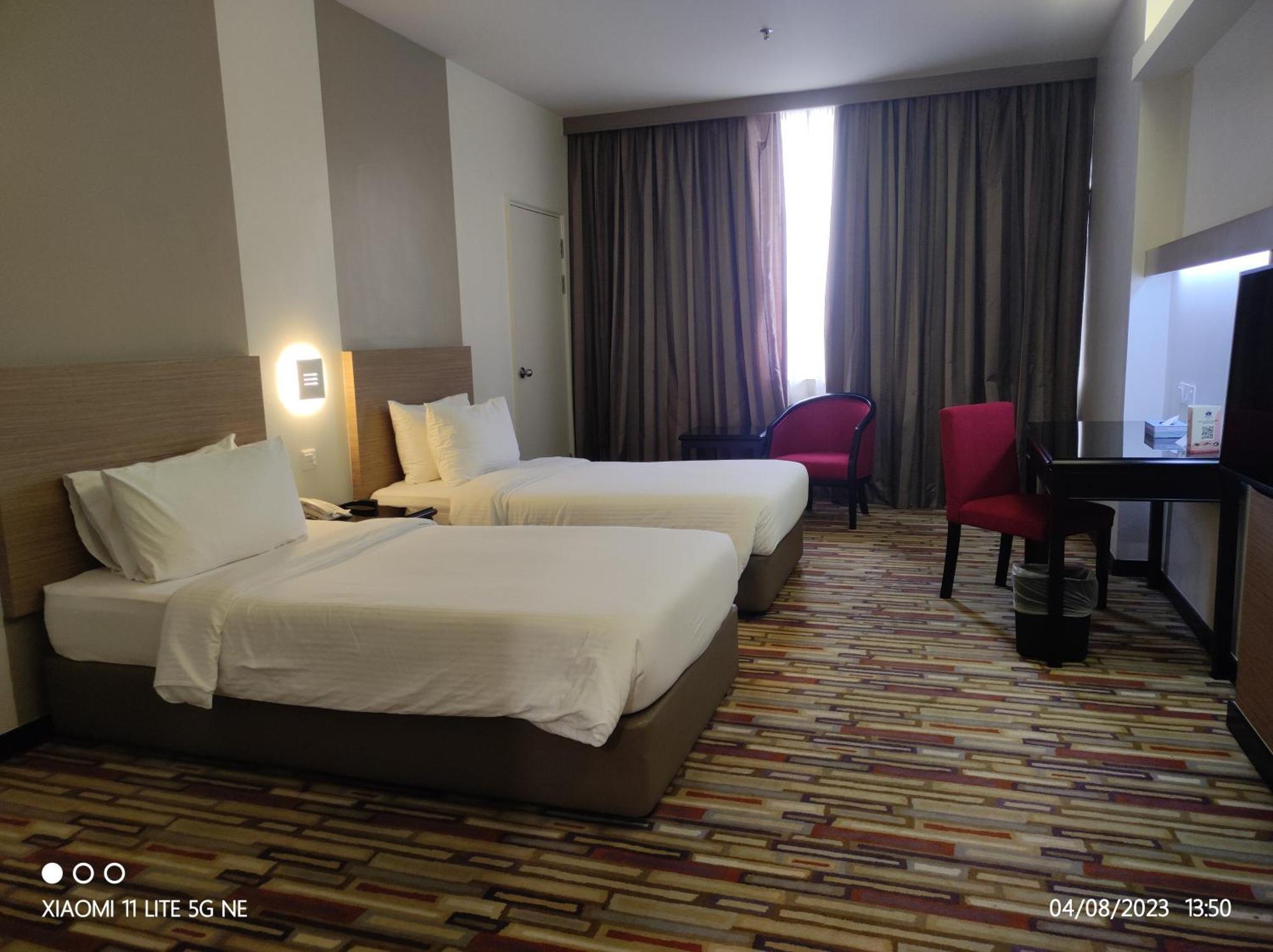 Harbour View Hotel Kuching Extérieur photo