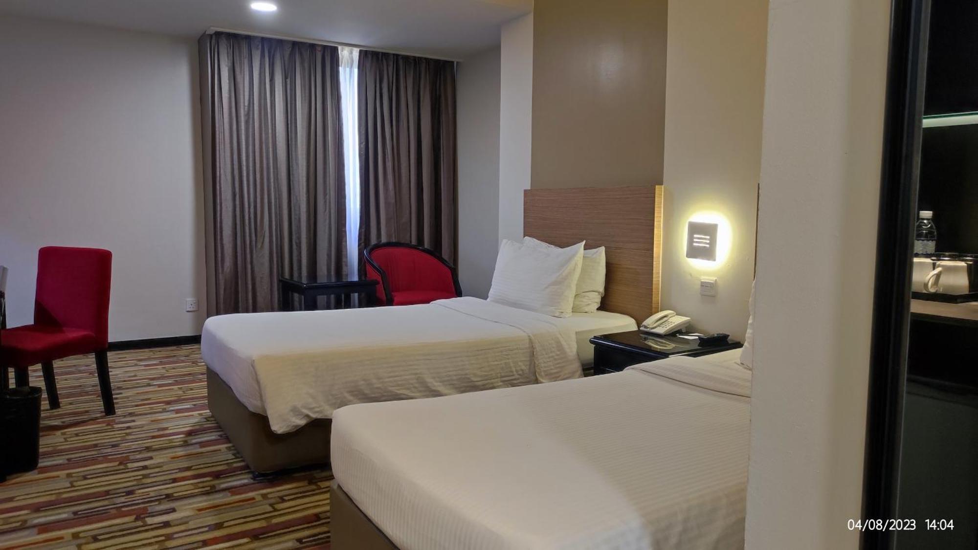 Harbour View Hotel Kuching Extérieur photo