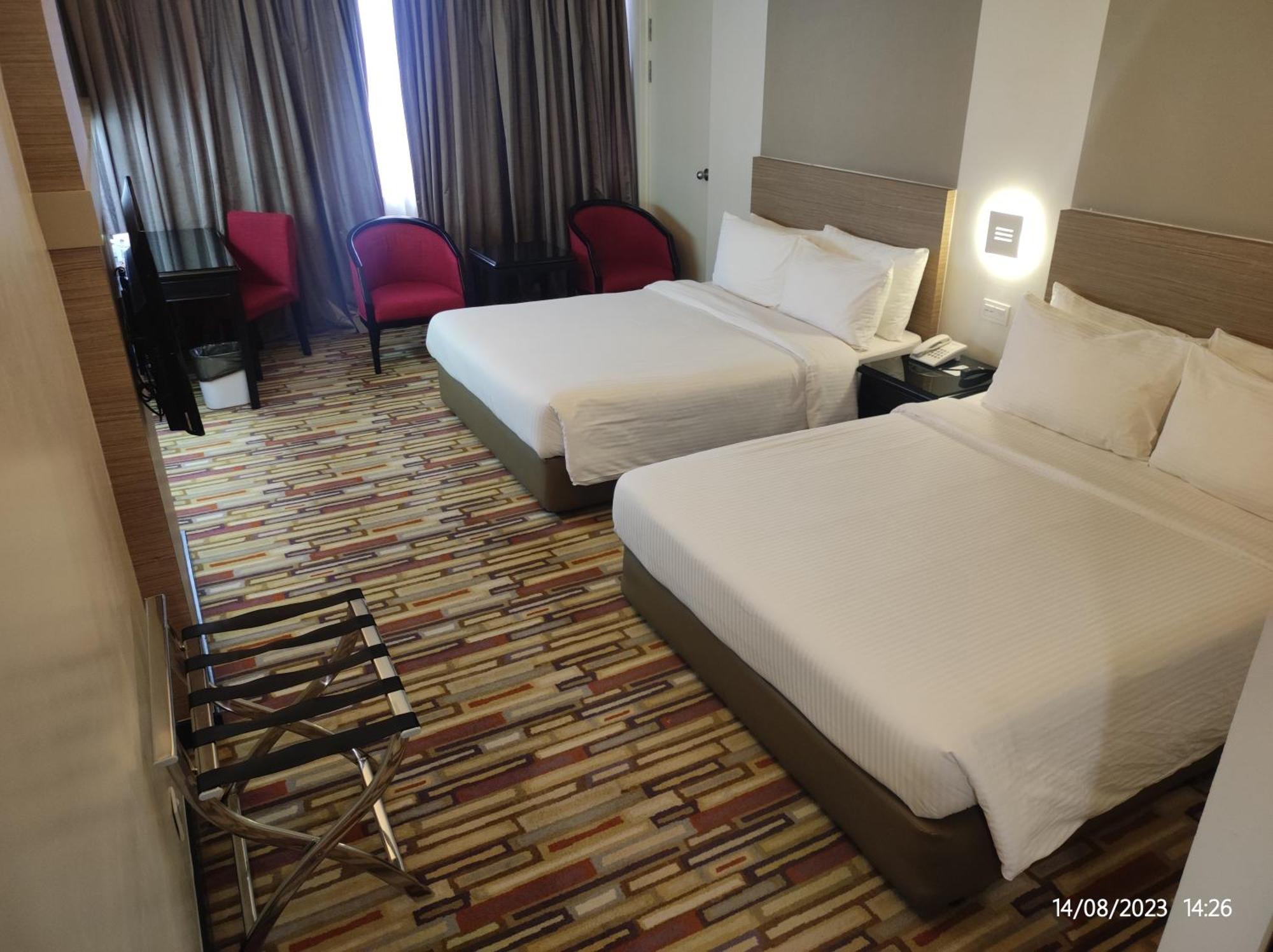 Harbour View Hotel Kuching Extérieur photo