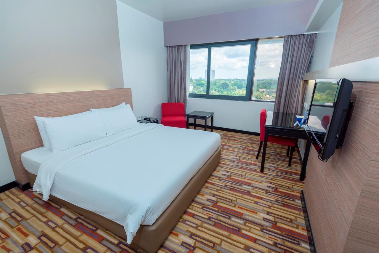 Harbour View Hotel Kuching Extérieur photo