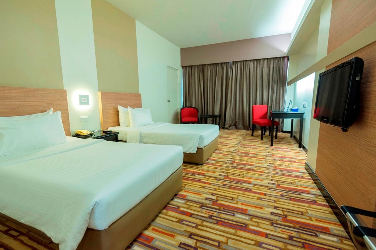 Harbour View Hotel Kuching Extérieur photo