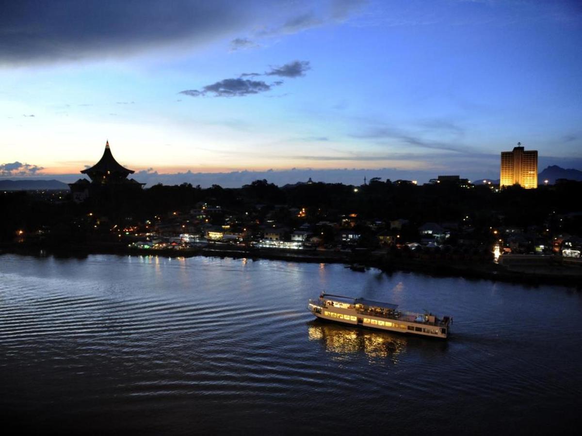 Harbour View Hotel Kuching Extérieur photo