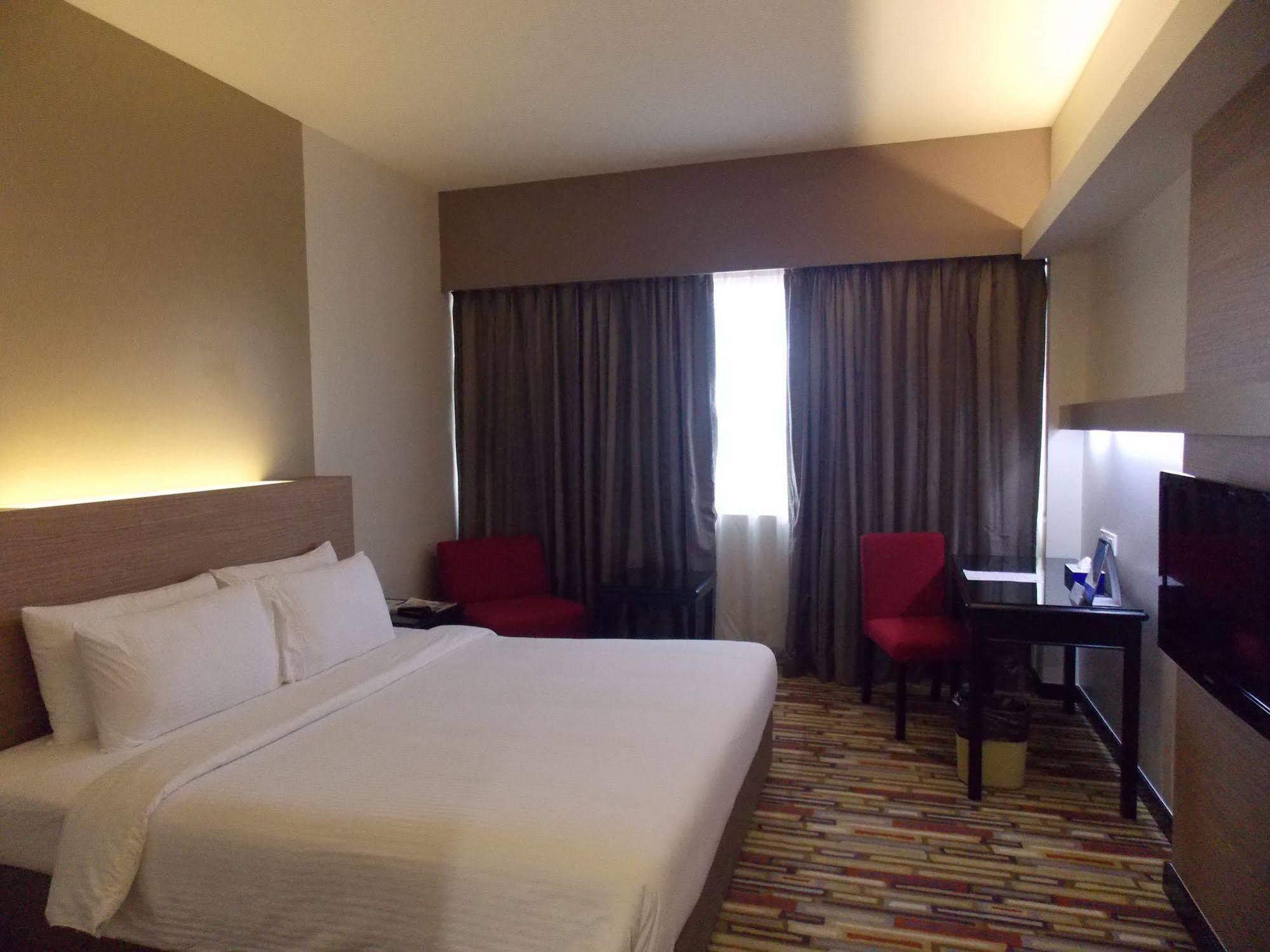 Harbour View Hotel Kuching Extérieur photo