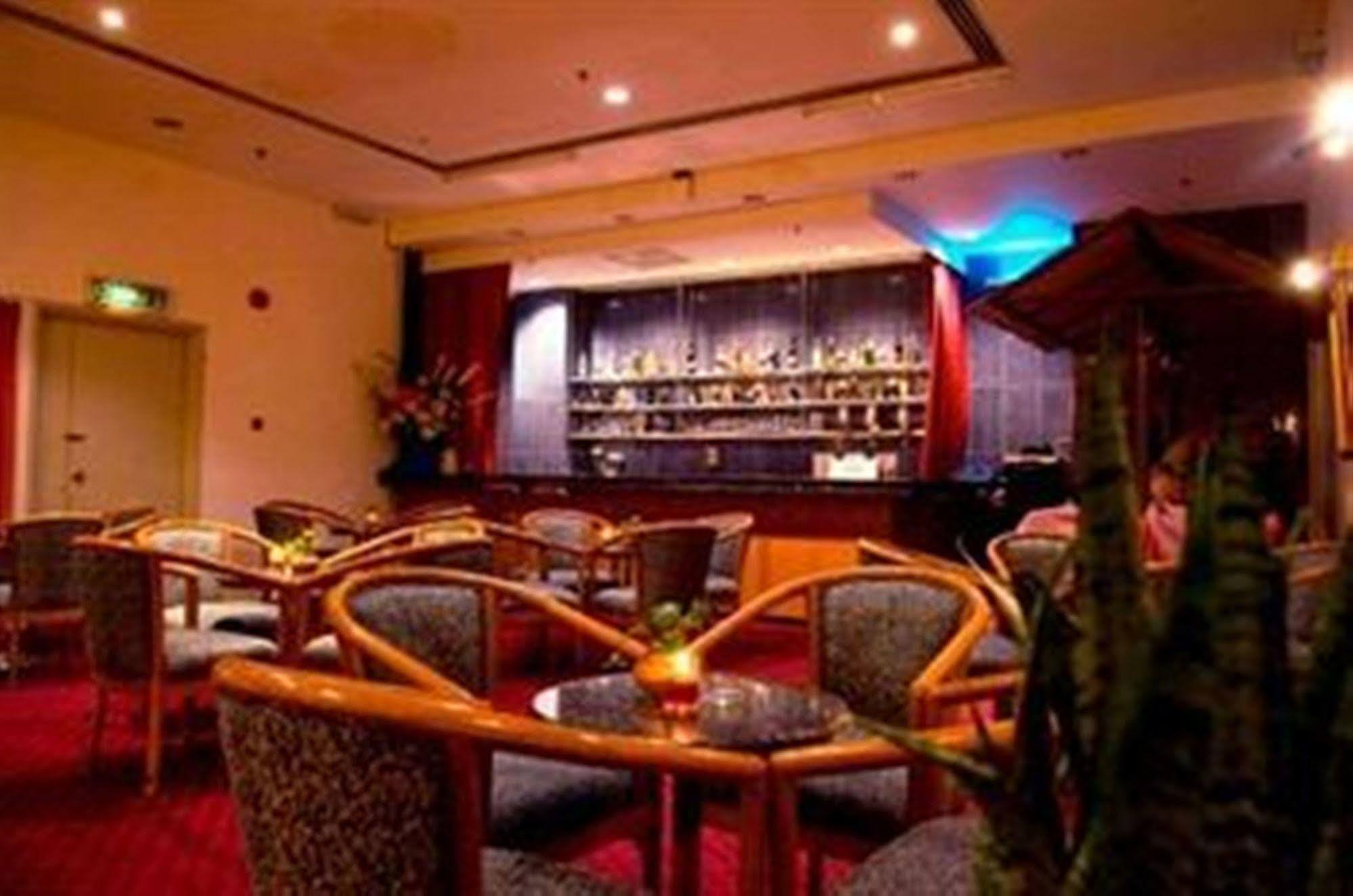 Harbour View Hotel Kuching Extérieur photo
