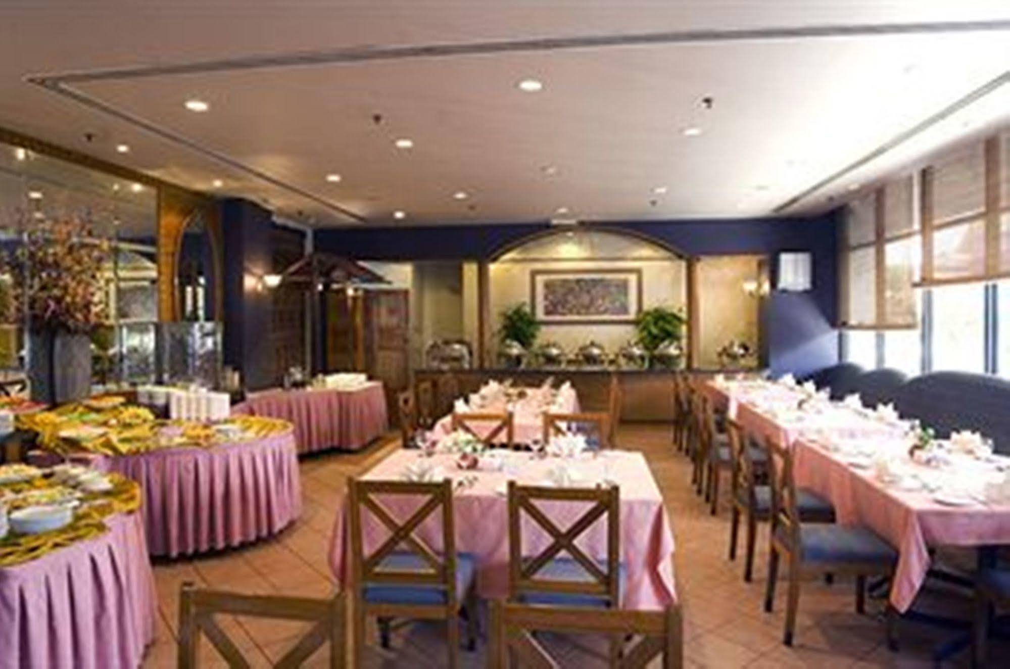 Harbour View Hotel Kuching Extérieur photo