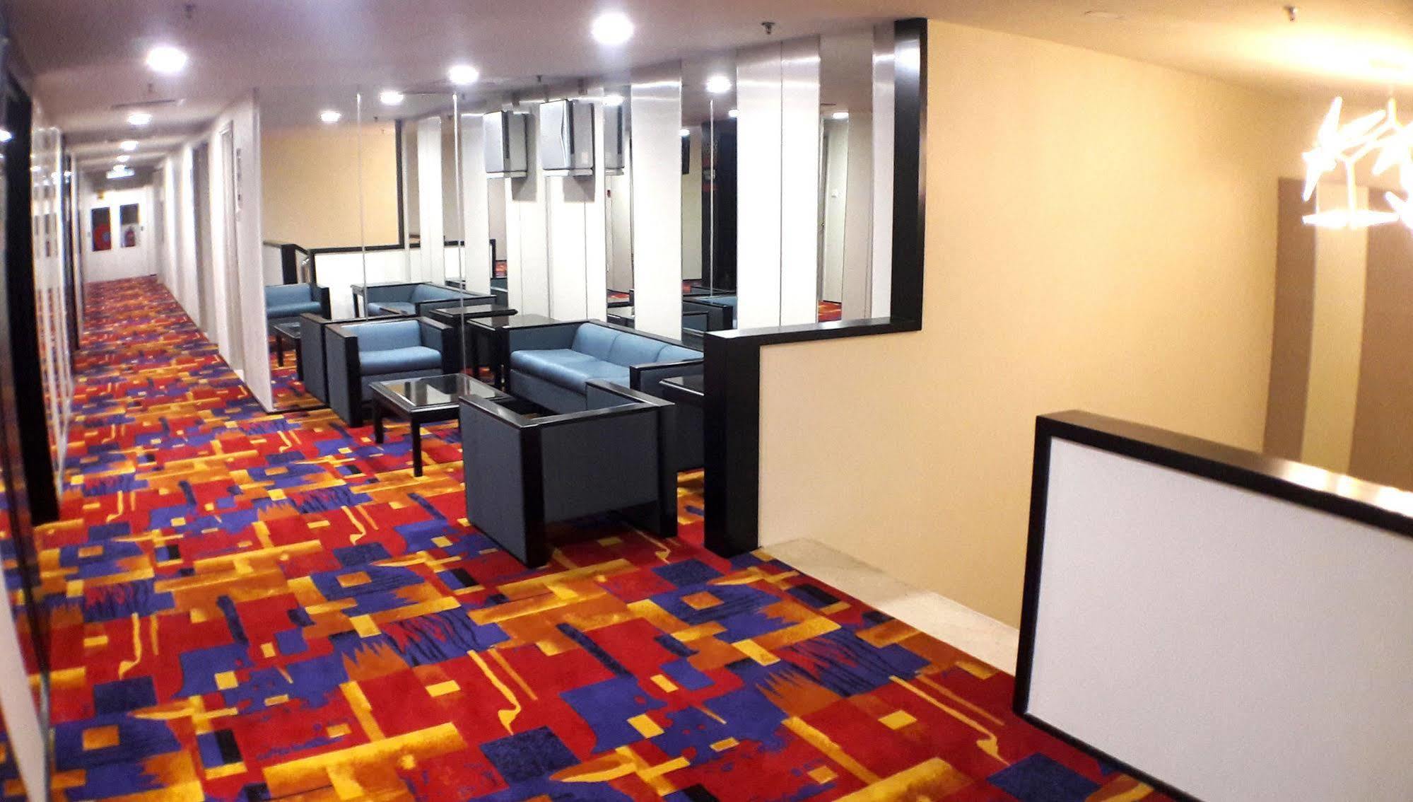 Harbour View Hotel Kuching Extérieur photo