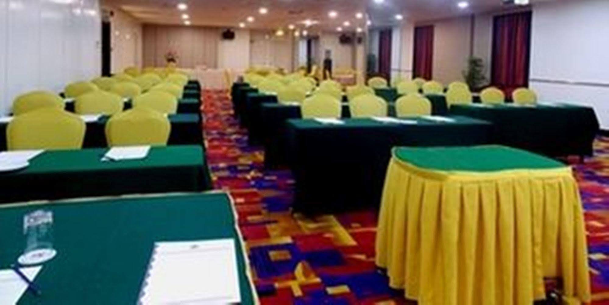 Harbour View Hotel Kuching Extérieur photo