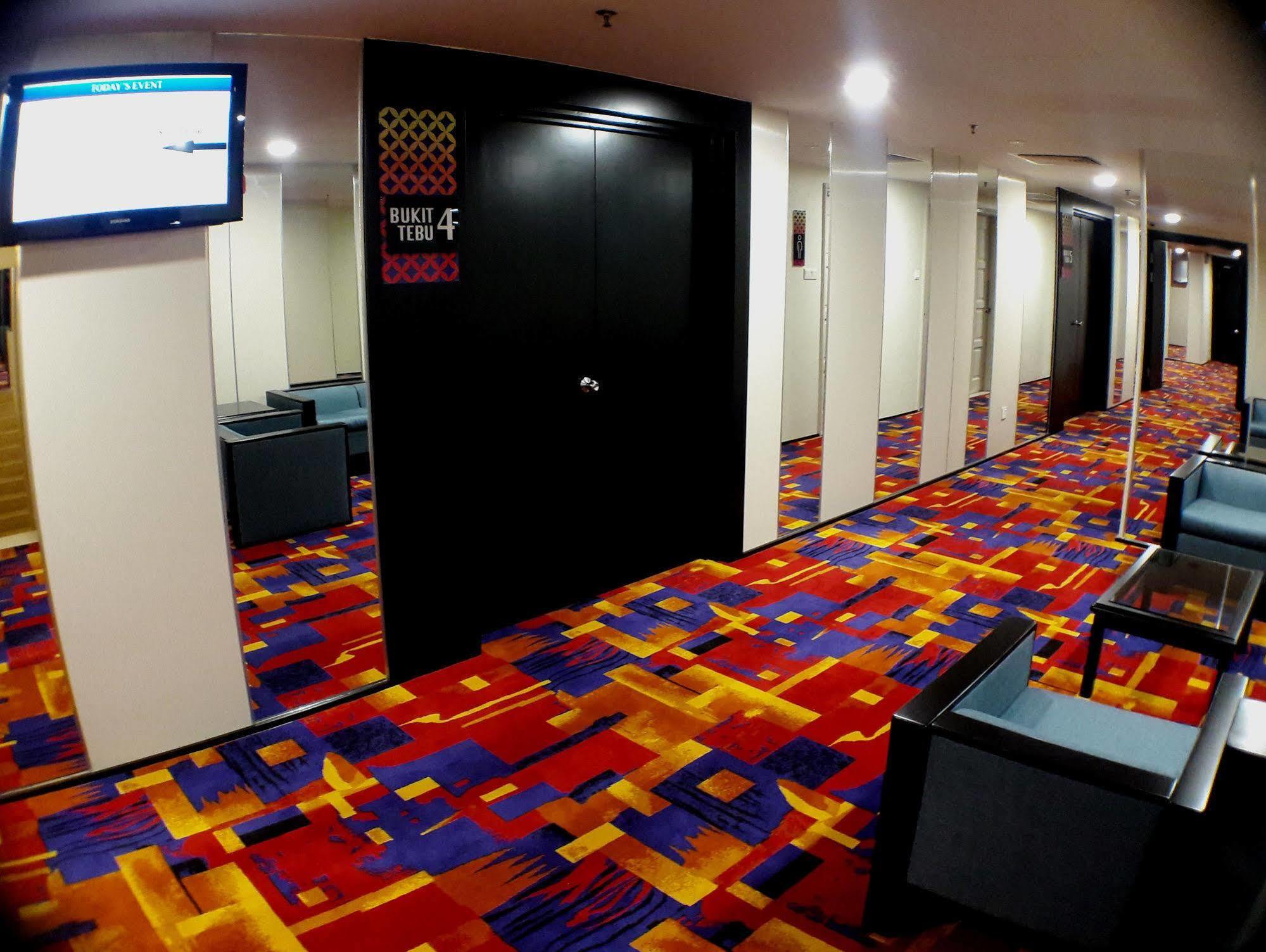 Harbour View Hotel Kuching Extérieur photo