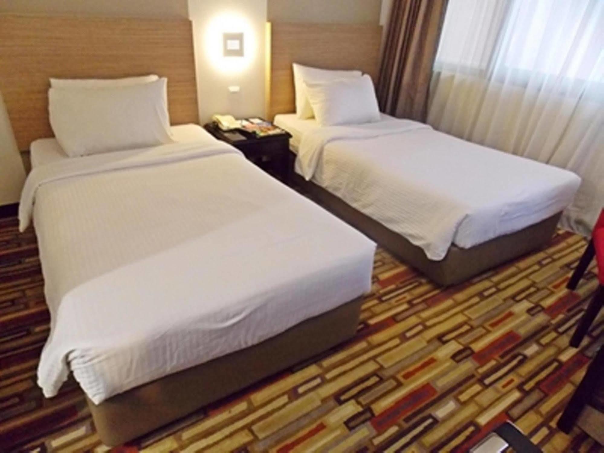 Harbour View Hotel Kuching Extérieur photo