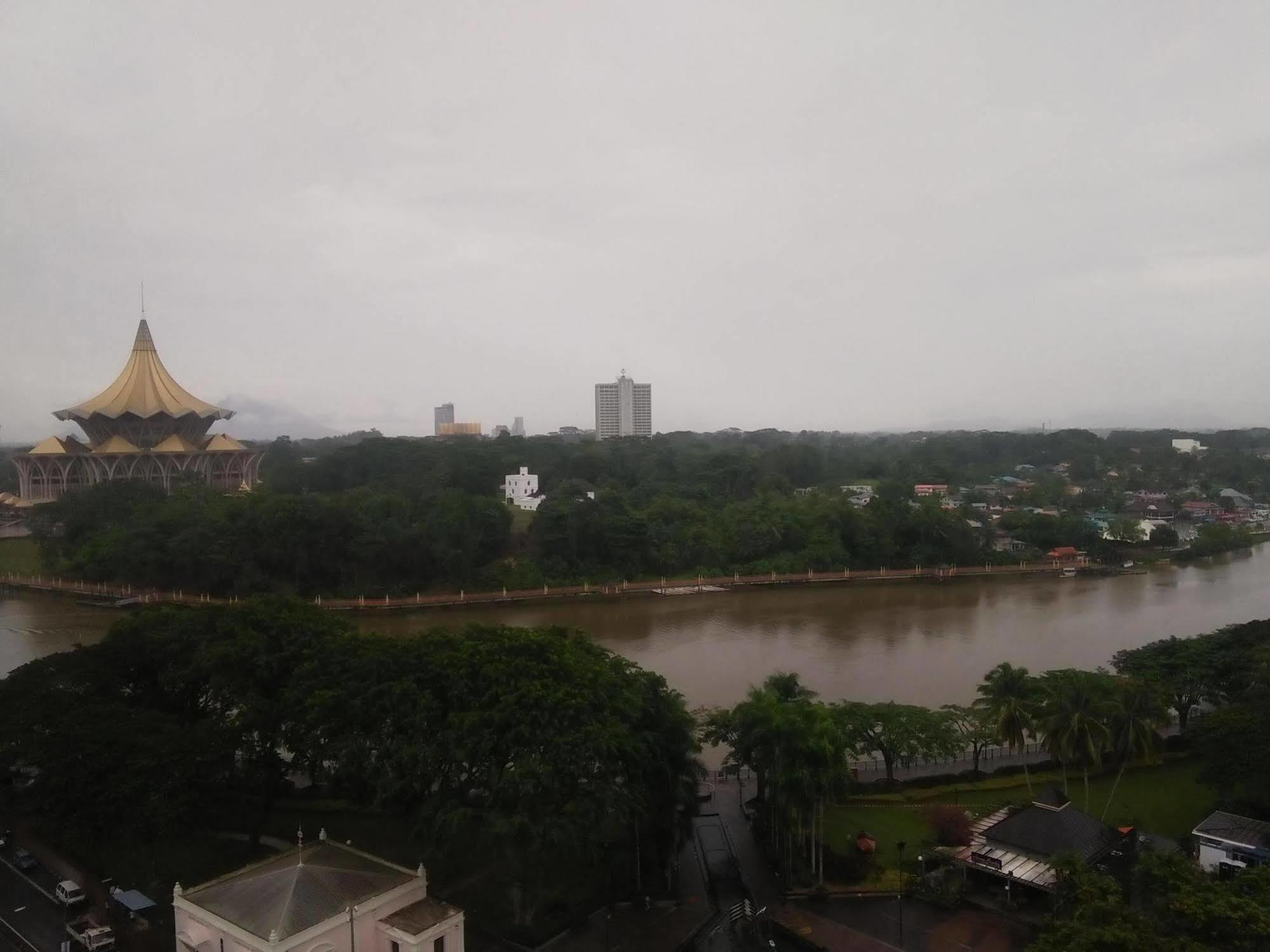 Harbour View Hotel Kuching Extérieur photo
