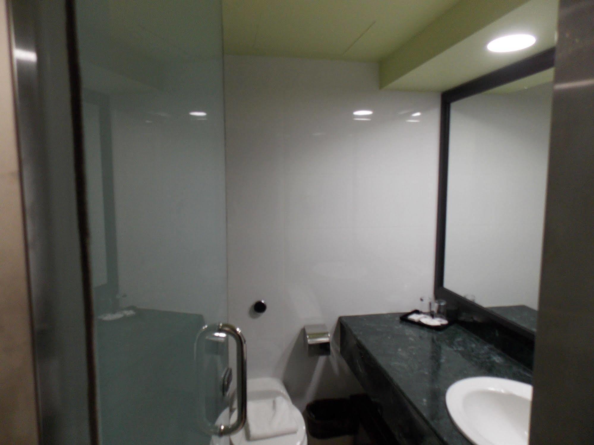Harbour View Hotel Kuching Extérieur photo