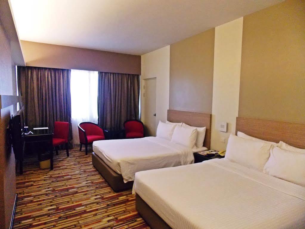Harbour View Hotel Kuching Extérieur photo